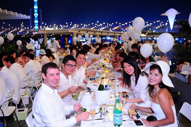 Diner en Blanc at Marina Bay Sands 2012