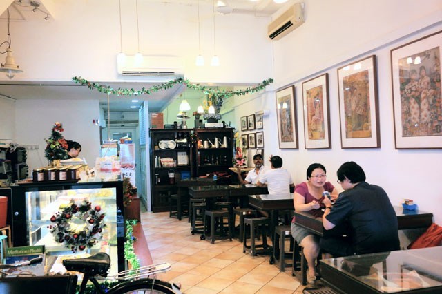 dong po colonial cafe